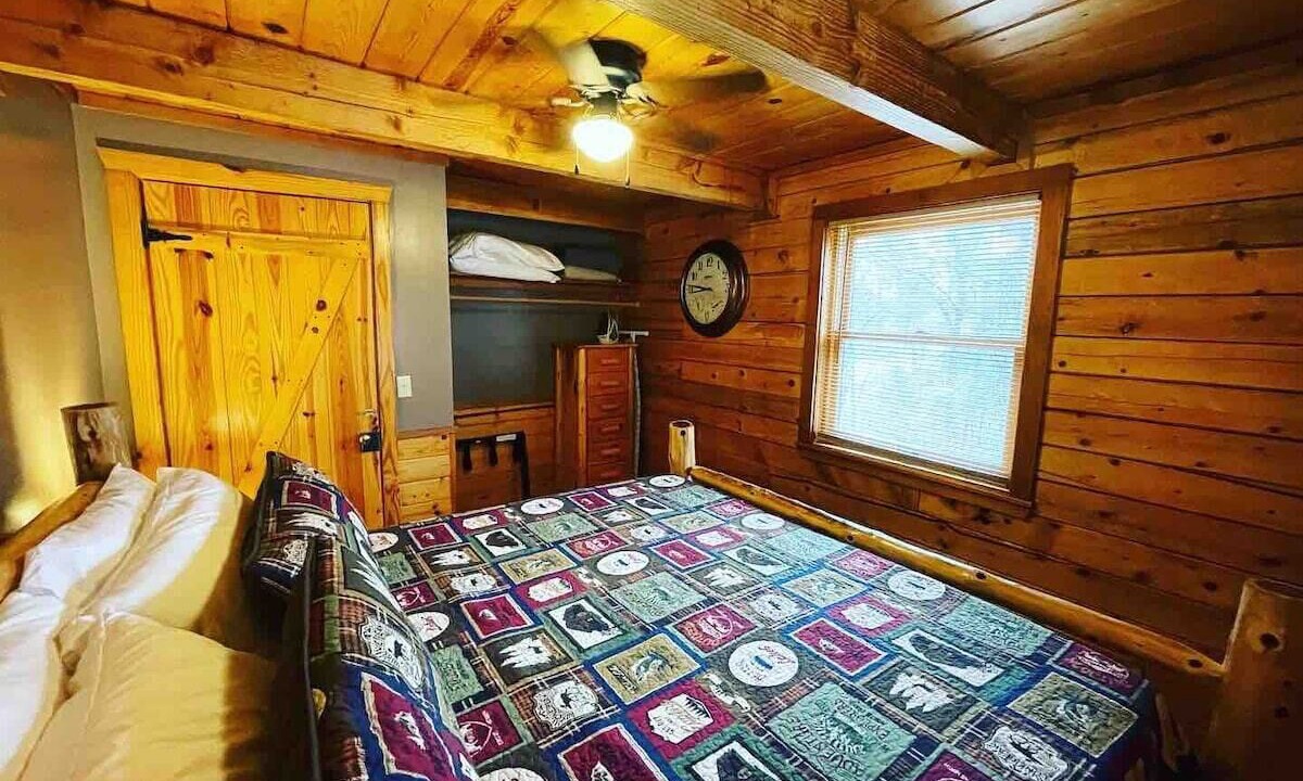 Photo of Bedroom in Eureka Springs