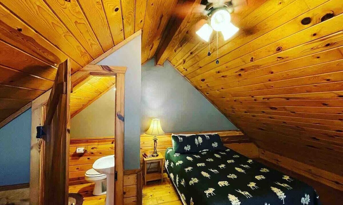Photo of Bedroom in Eureka Springs