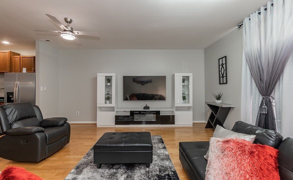 Photo of Livingroom in Chapel Hill
