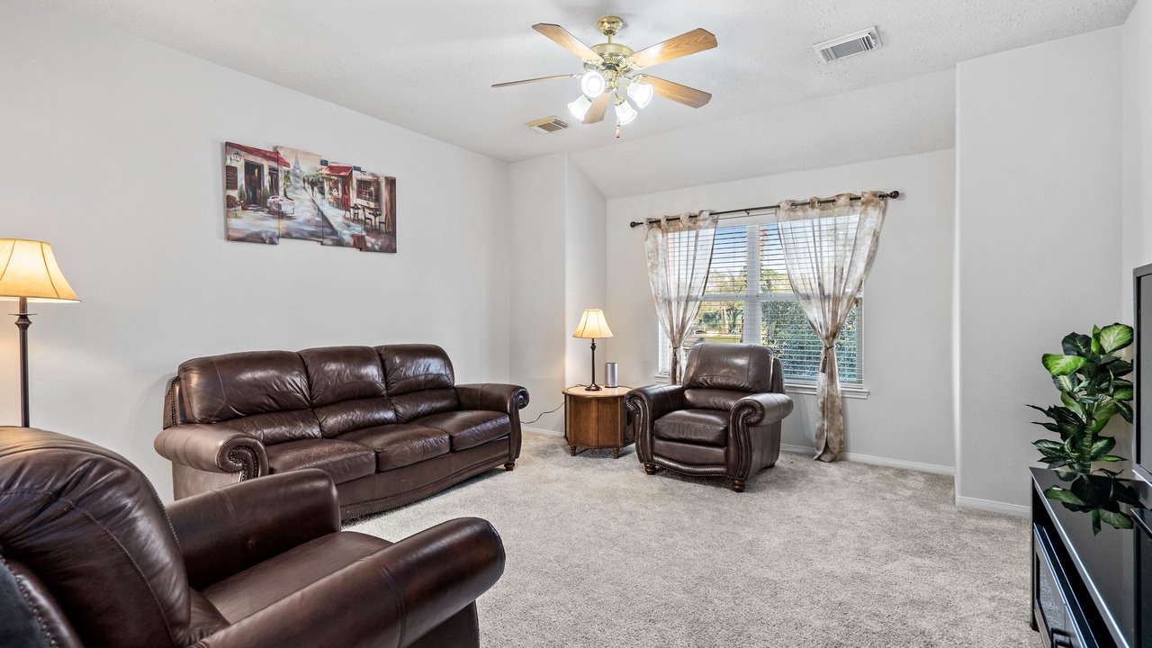Photo of Livingroom in Spring