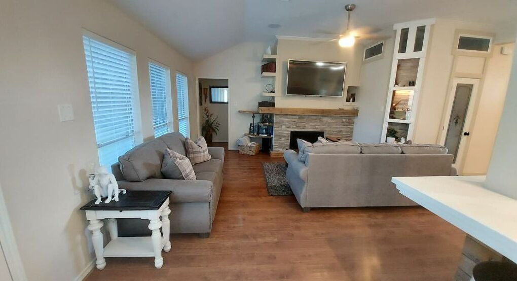 Photo of Livingroom in Pearland