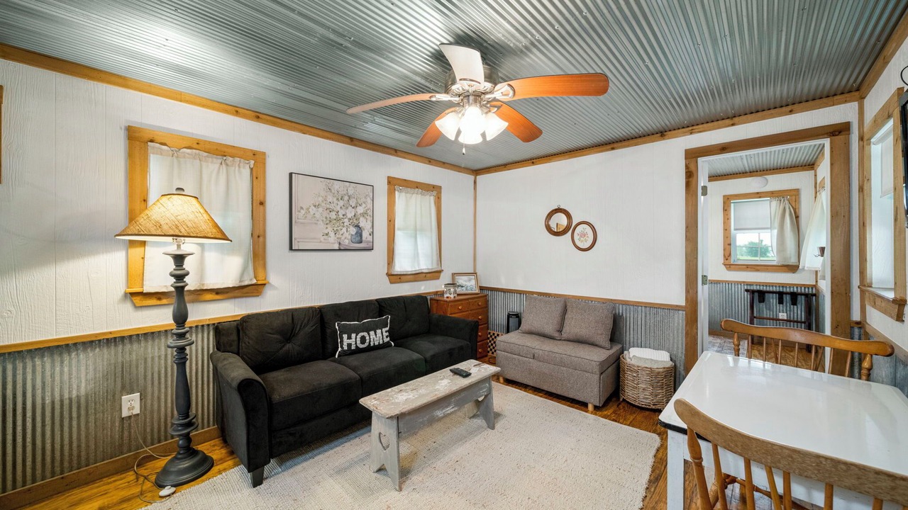 Photo of Livingroom in Pryor