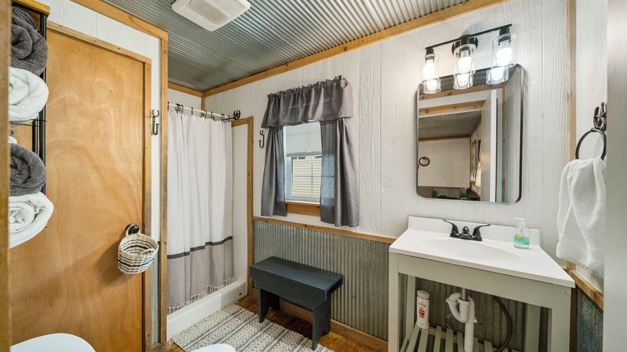 Photo of Bathroom in Pryor