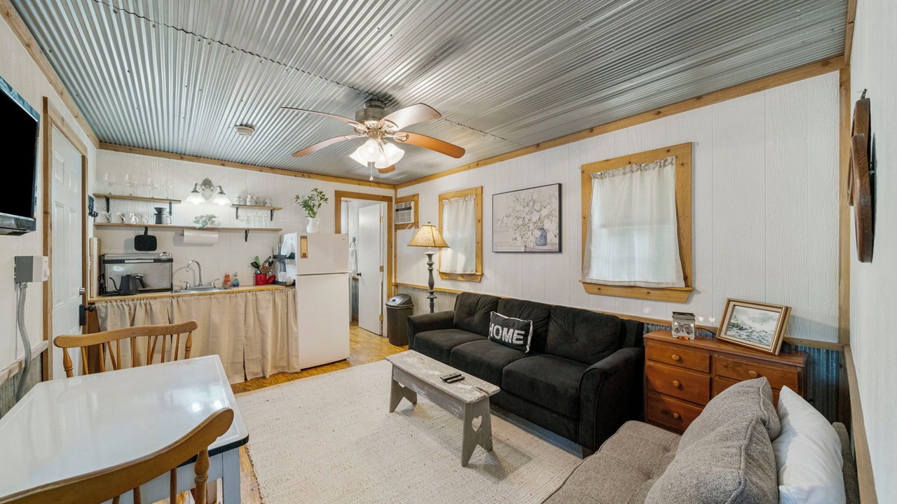 Photo of Livingroom in Pryor