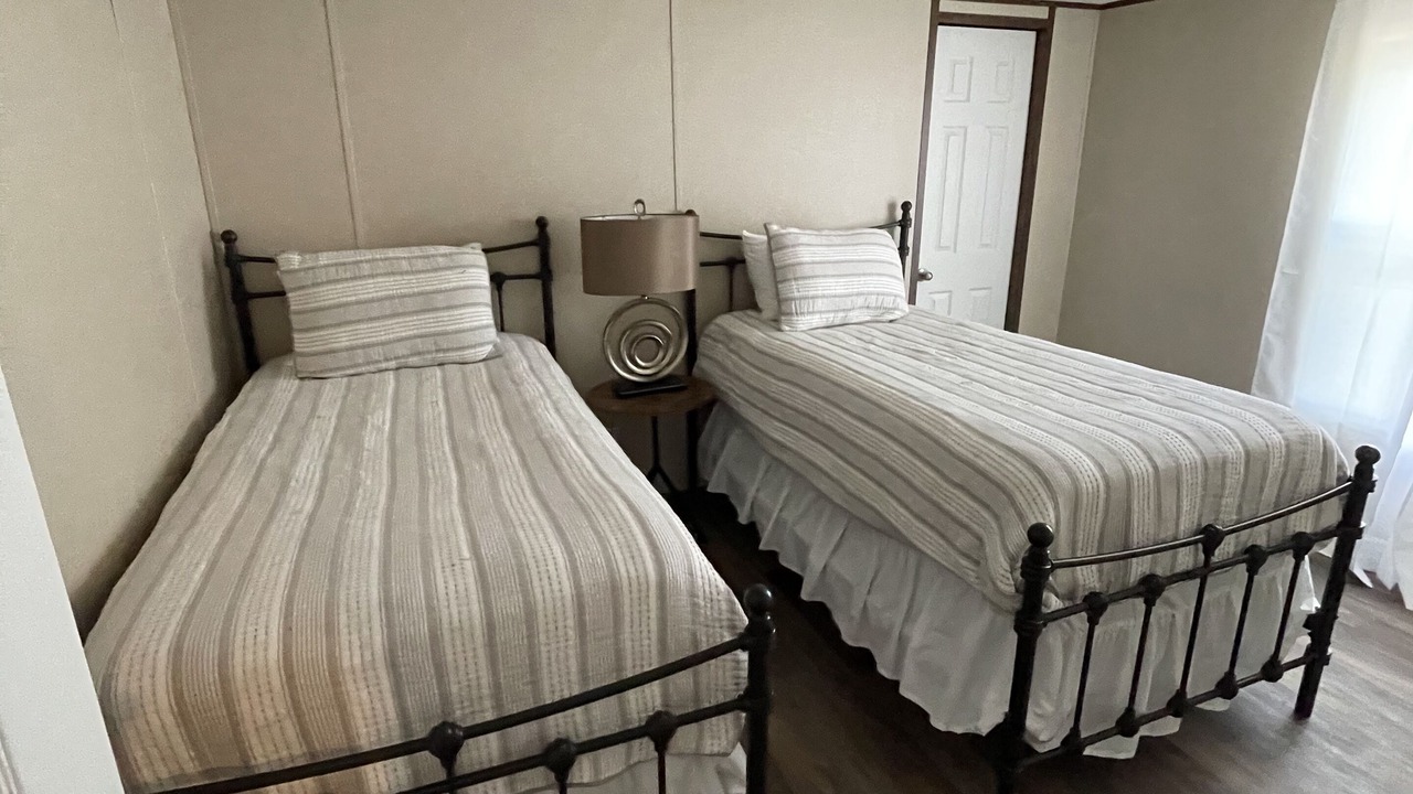 Photo of Bedroom in Many