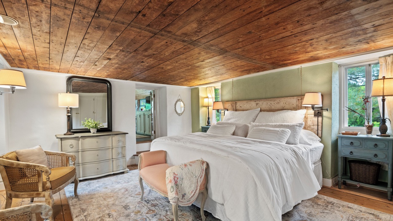 Photo of Bedroom in Old Saybrook