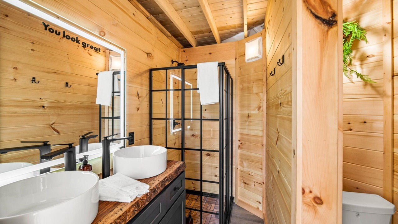 Photo of Bathroom in Cosby