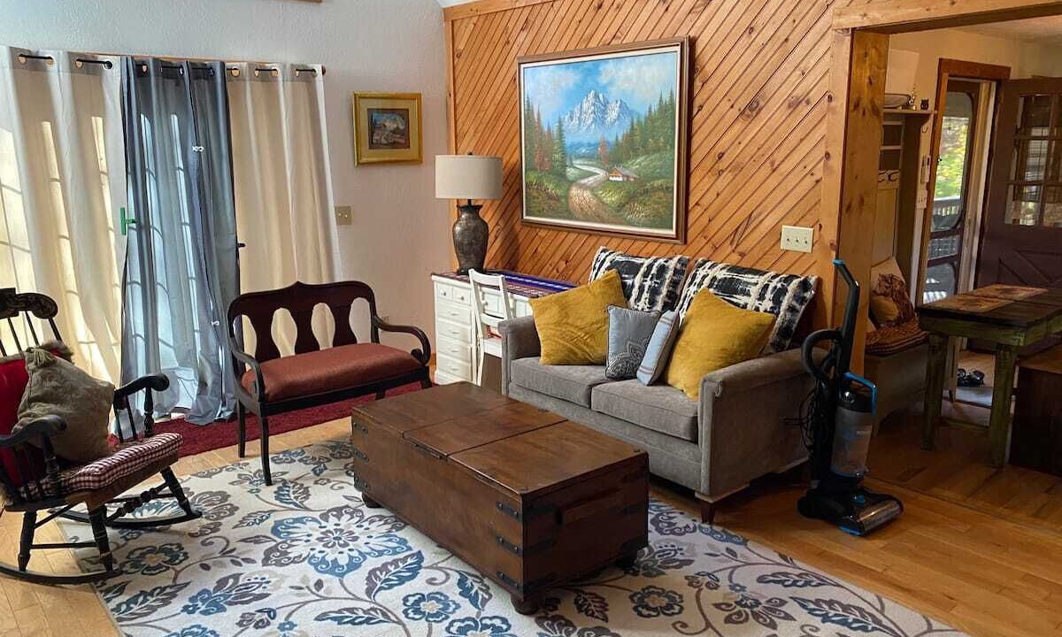 Photo of Livingroom in Elk Park