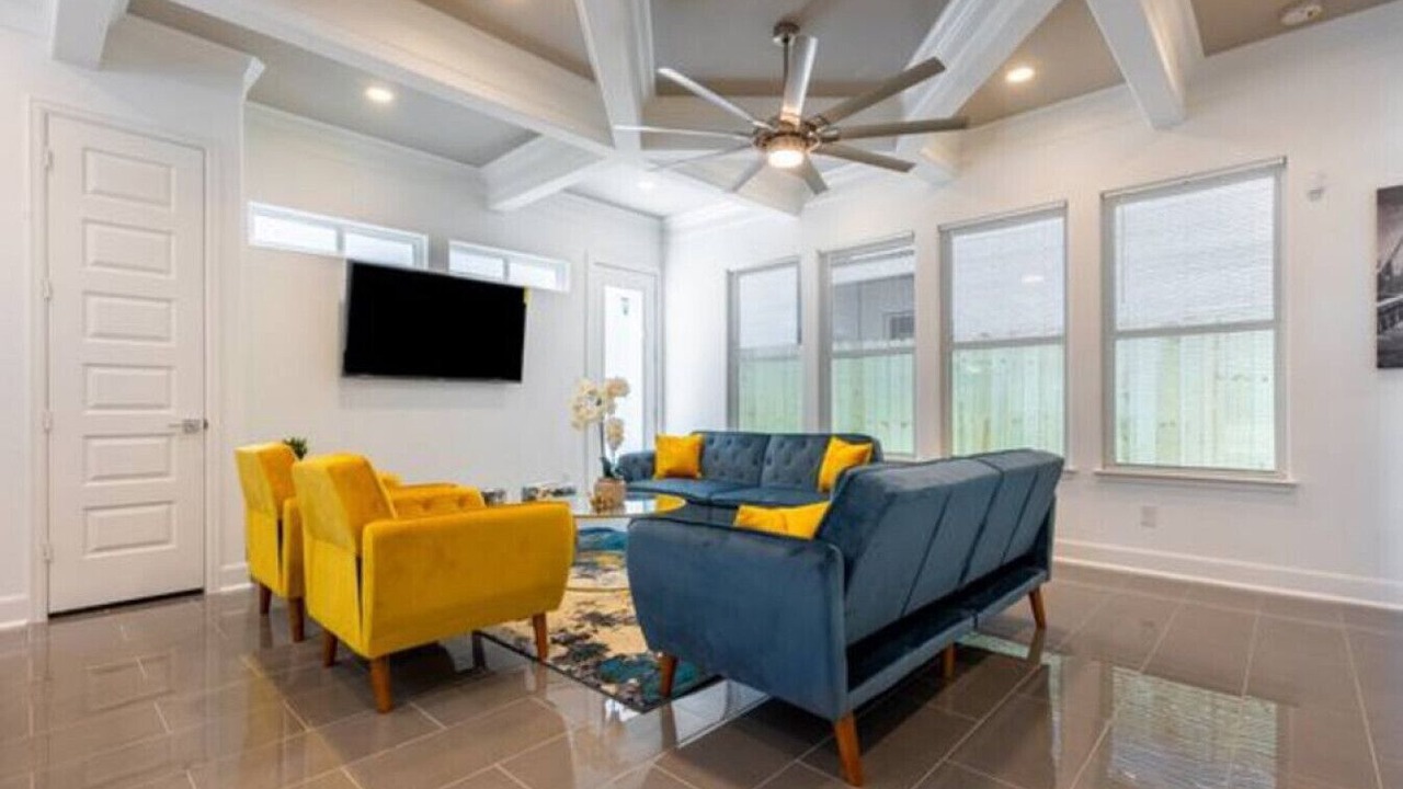 Photo of Livingroom in Northside