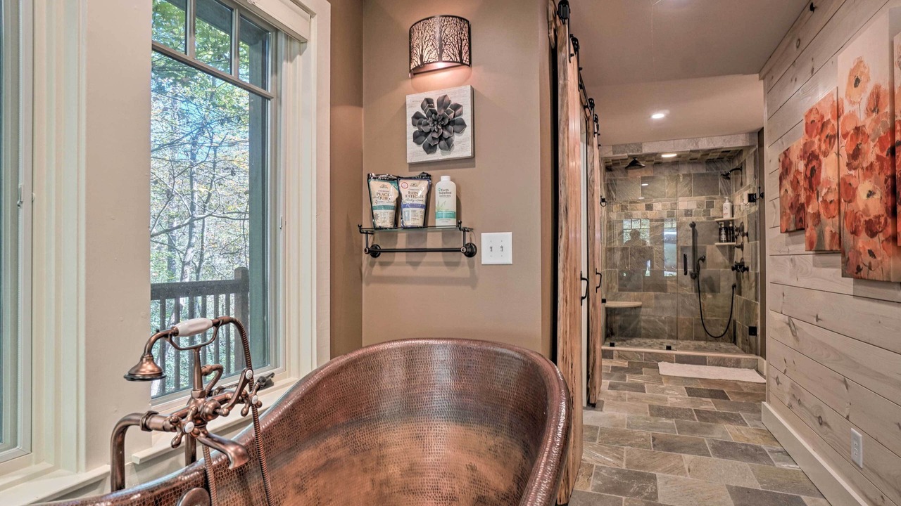 Photo of Bathroom in Lakemont