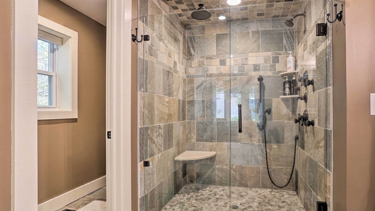 Photo of Bathroom in Lakemont