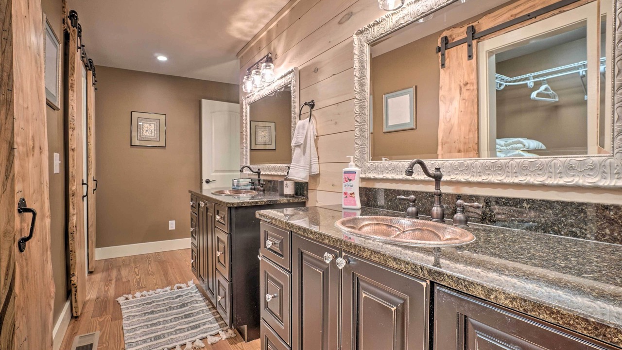 Photo of Bathroom in Lakemont