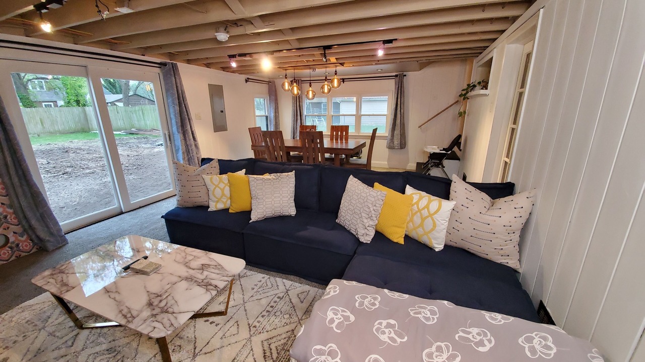 Photo of Livingroom in College Hill