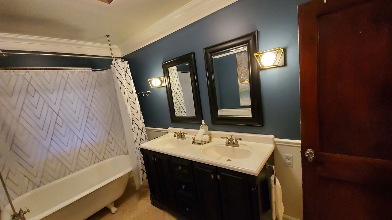 Photo of Bathroom in College Hill