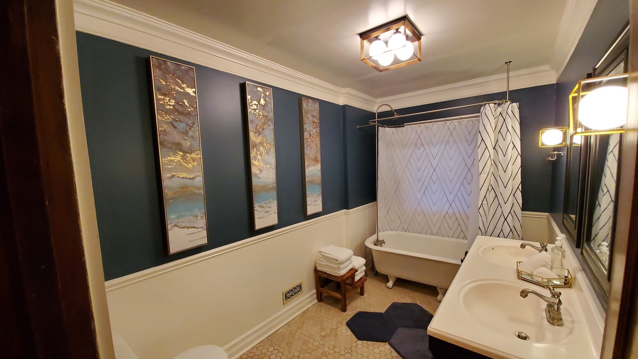 Photo of Bathroom in College Hill