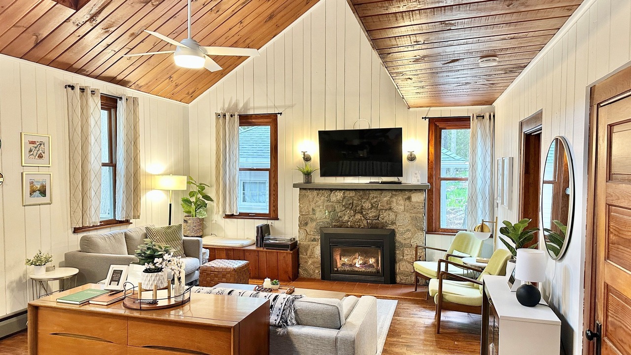 Photo of Livingroom in Baileys Harbor