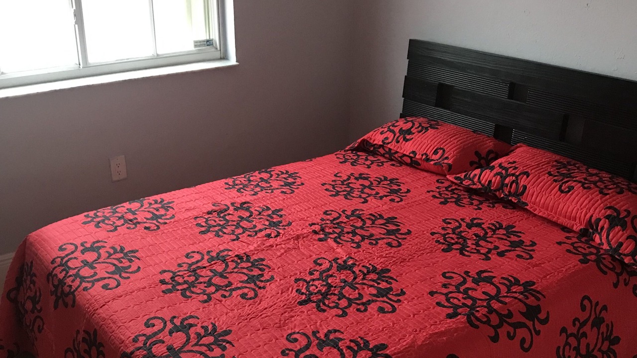 Photo of Bedroom in Hialeah Gardens