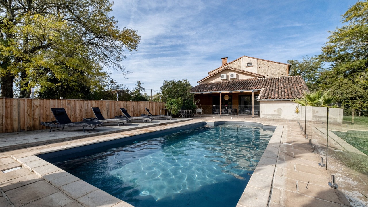 Photo of Outdoor in Ambres