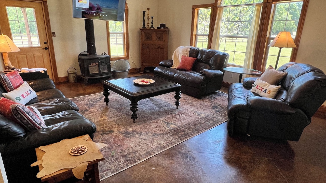 Photo of Livingroom in Navasota