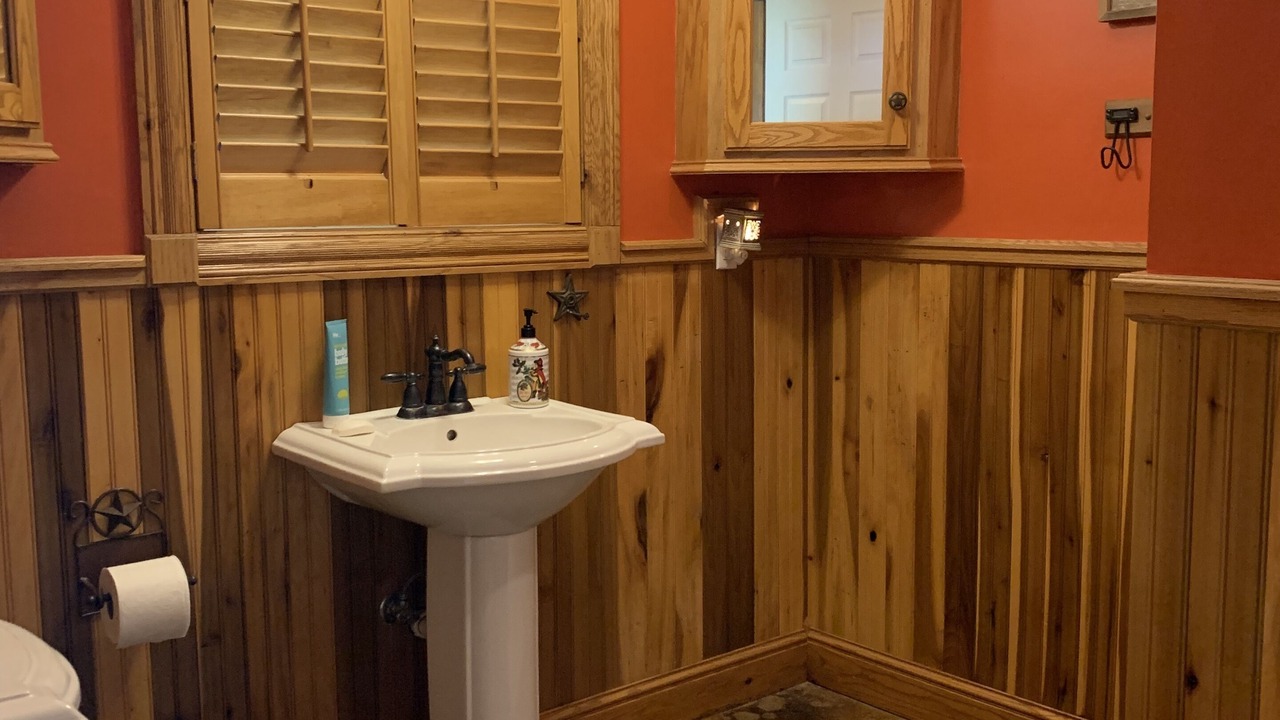 Photo of Bathroom in Navasota