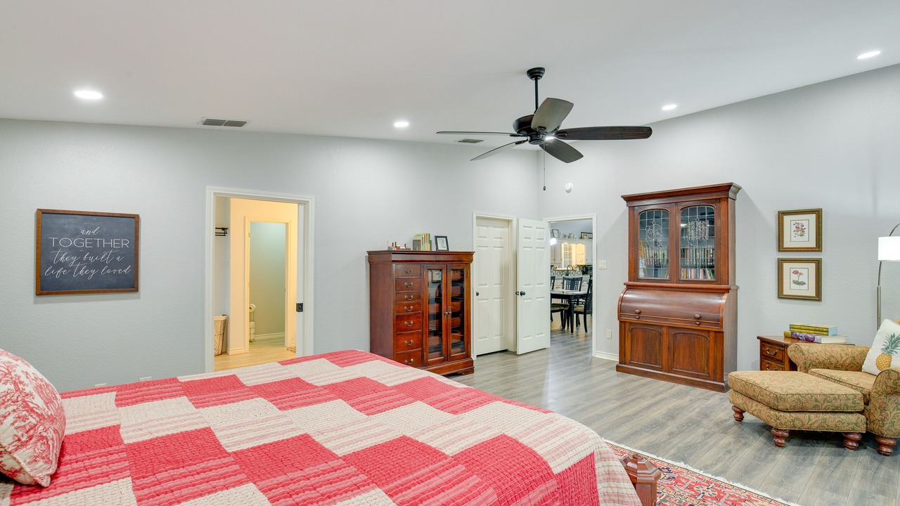 Photo of Bedroom in Holly Lake Ranch