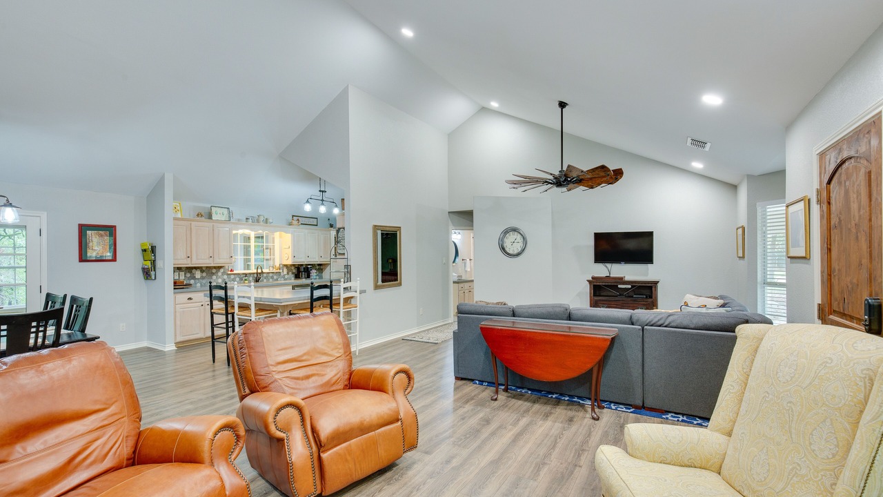 Photo of Livingroom in Holly Lake Ranch