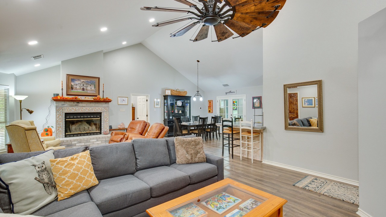 Photo of Livingroom in Holly Lake Ranch