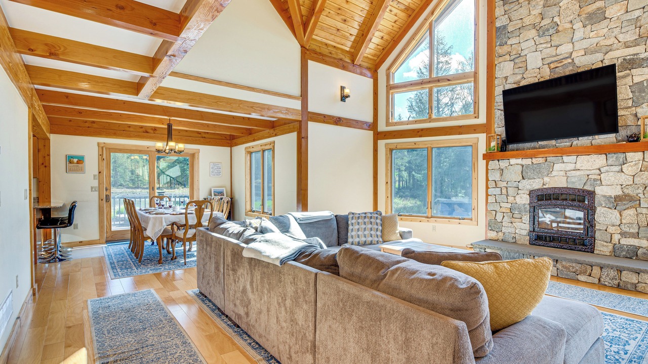 Photo of Livingroom in Granville Summit