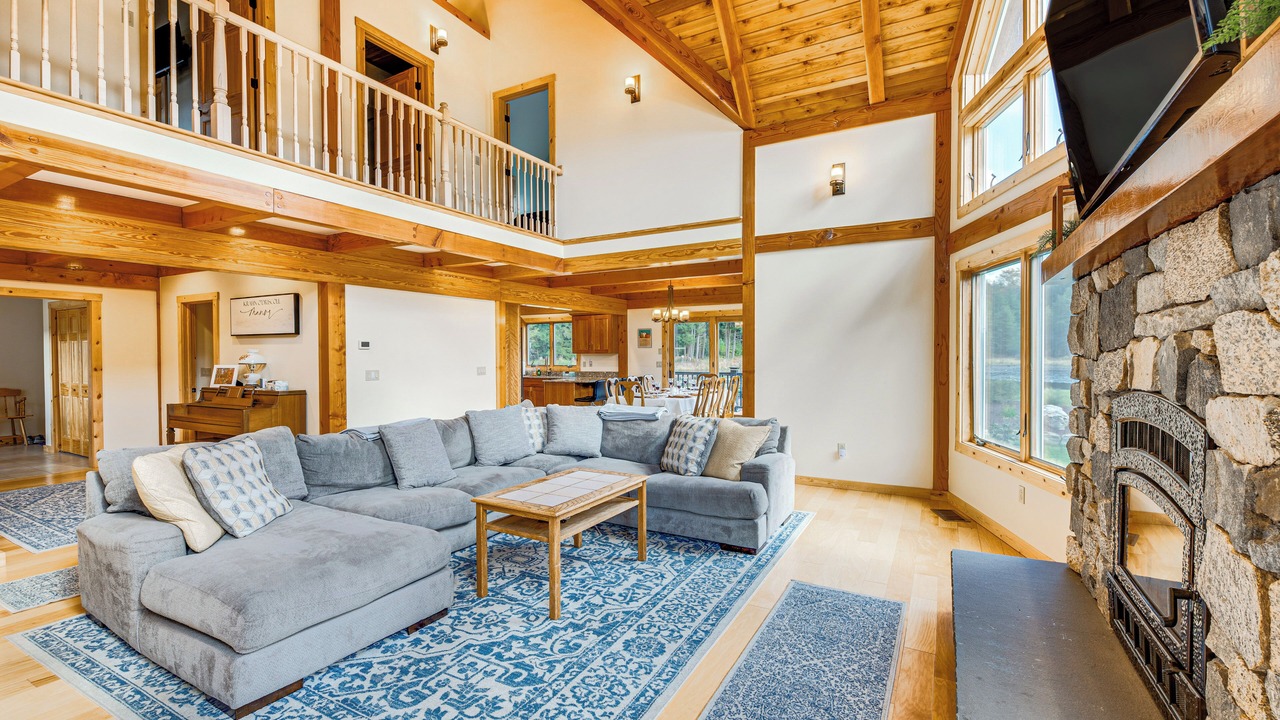 Photo of Livingroom in Granville Summit