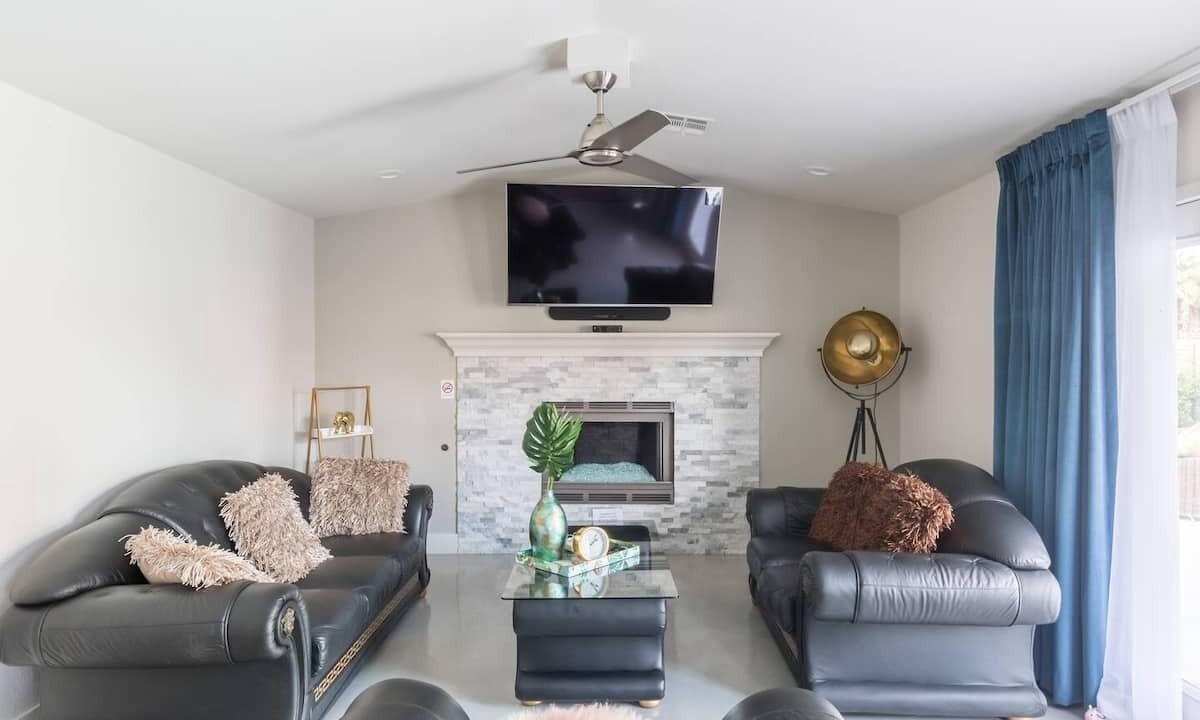 Photo of Livingroom in Desert Park Estates