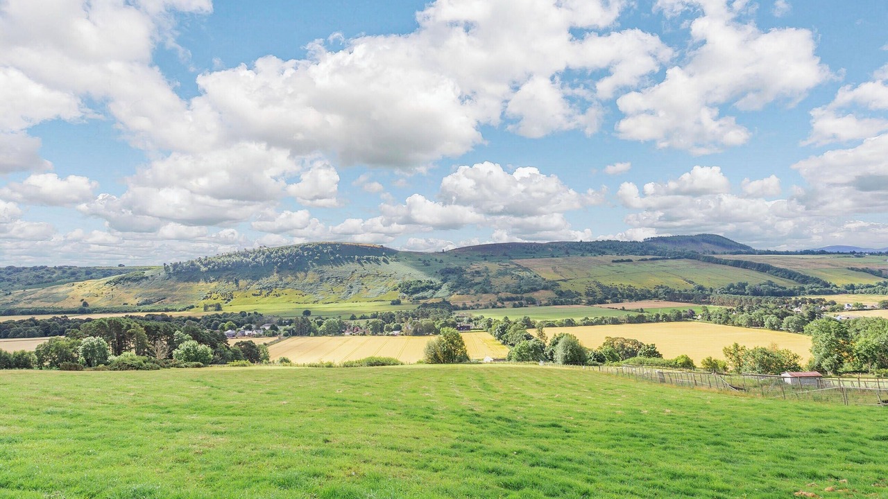 Photo of Others in Heights of Achterneed