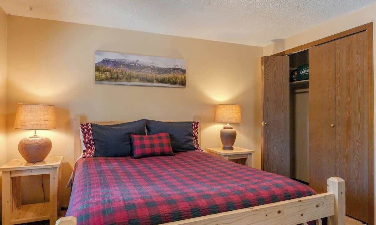 Photo of Bedroom in West Yellowstone