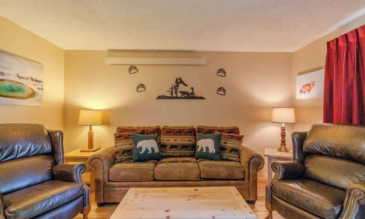 Photo of Livingroom in West Yellowstone
