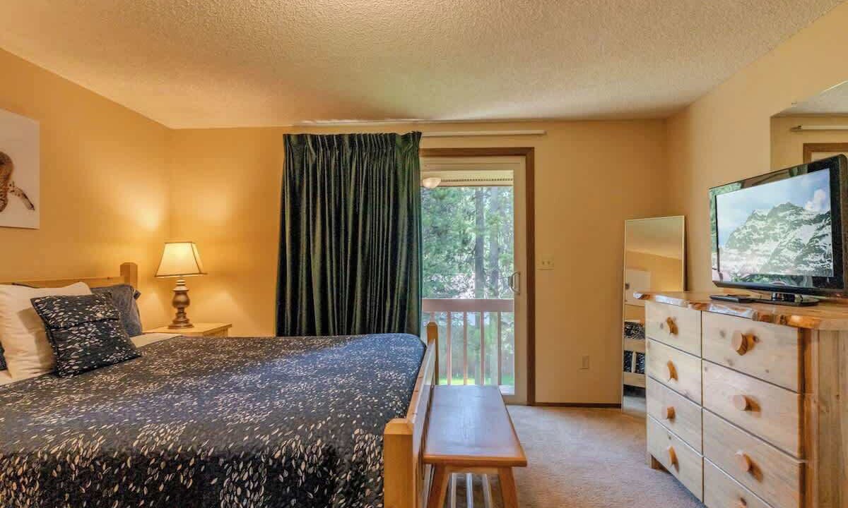 Photo of Bedroom in West Yellowstone