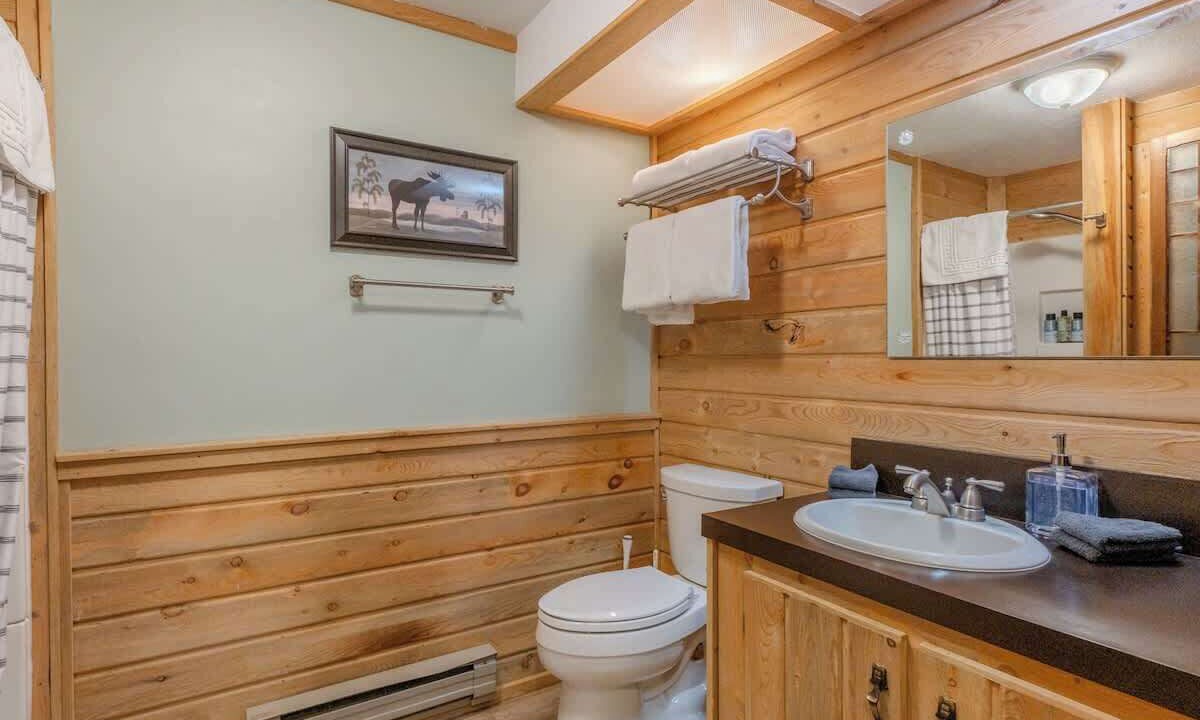 Photo of Bathroom in West Yellowstone