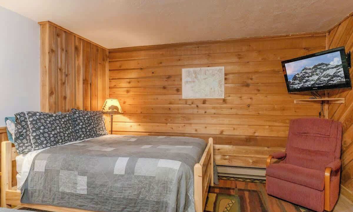 Photo of Bedroom in West Yellowstone