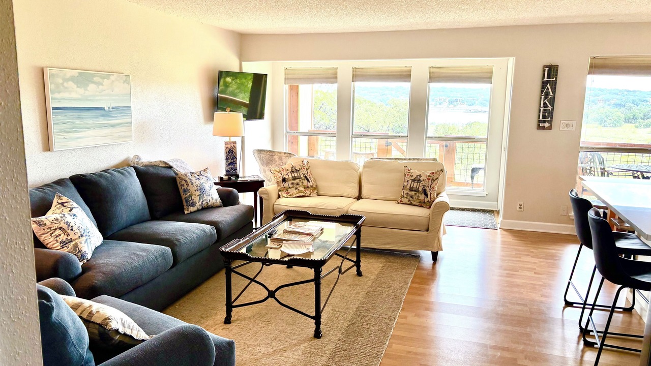 Photo of Livingroom in Comanche Point At Point Venture