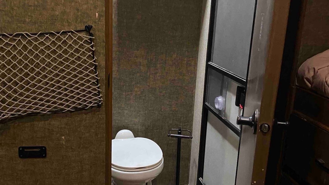 Photo of Bathroom in Chalk