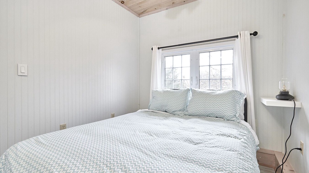 Photo of Bedroom in Honey Harbour