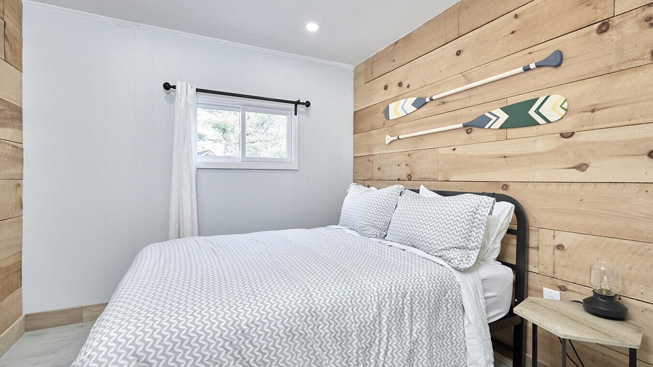 Photo of Bedroom in Honey Harbour