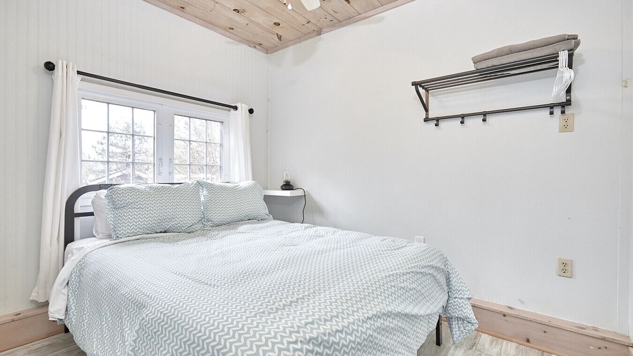 Photo of Bedroom in Honey Harbour