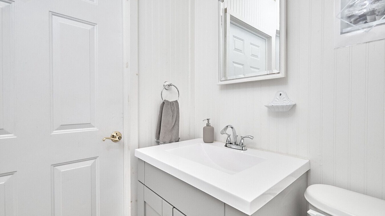 Photo of Bathroom in Honey Harbour