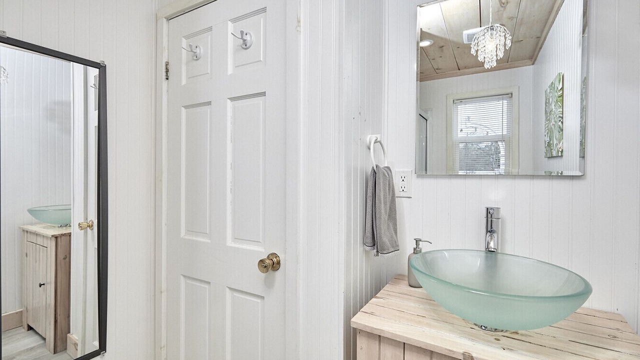 Photo of Bathroom in Honey Harbour