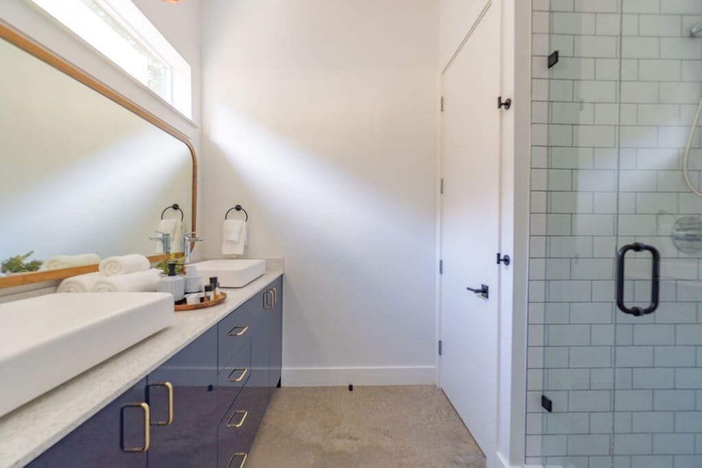 Photo of Bathroom in Knox - Henderson