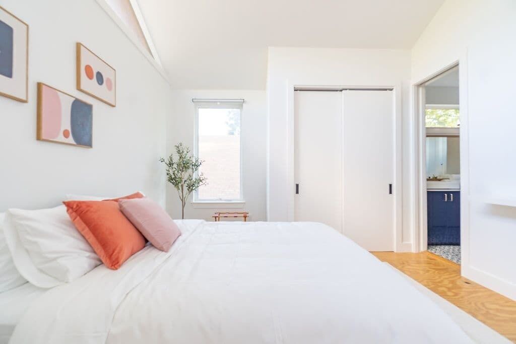 Photo of Bedroom in Knox - Henderson