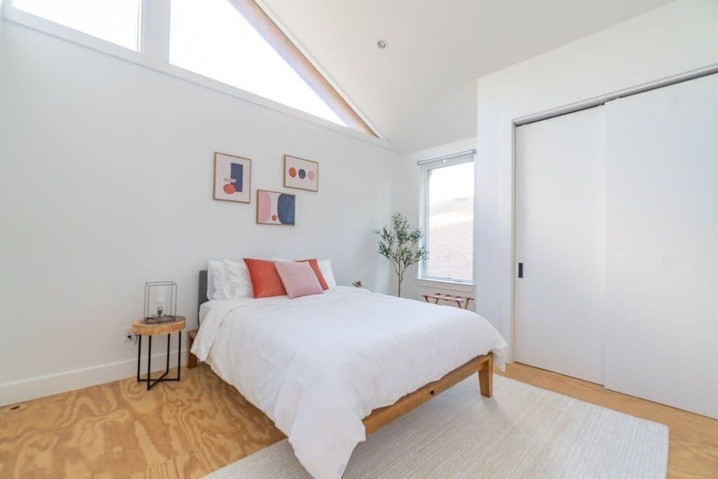 Photo of Bedroom in Knox - Henderson