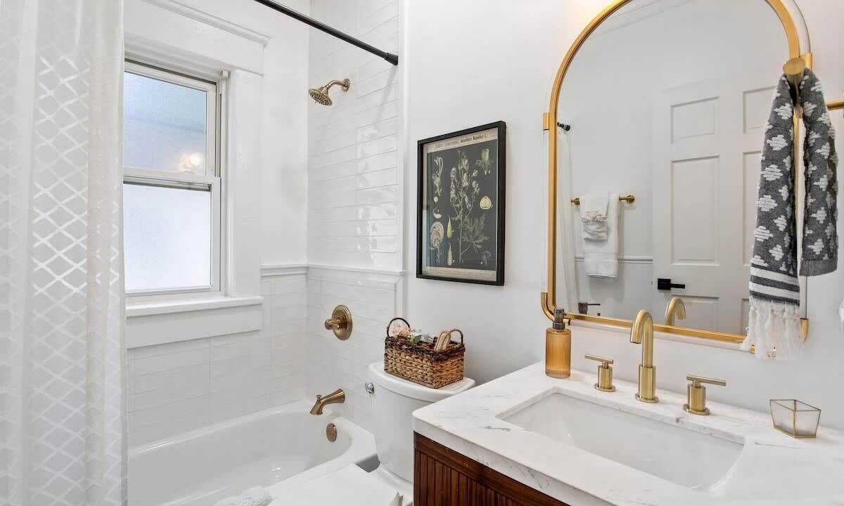 Photo of Bathroom in Candler Park