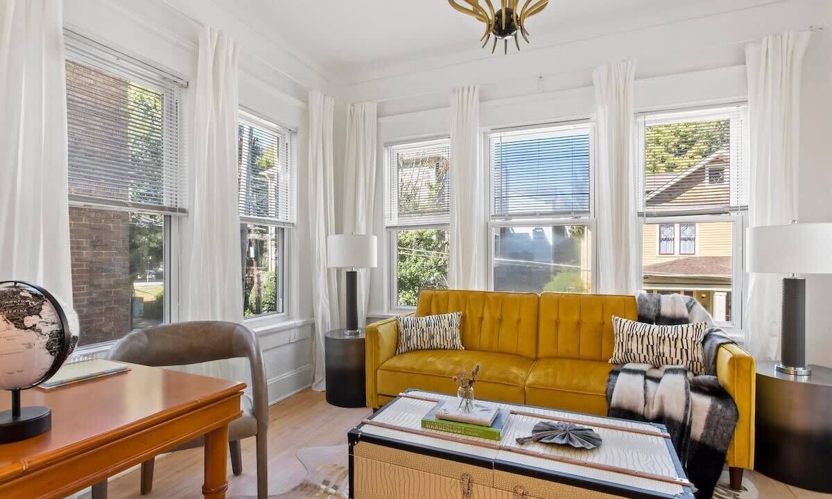 Photo of Livingroom in Candler Park