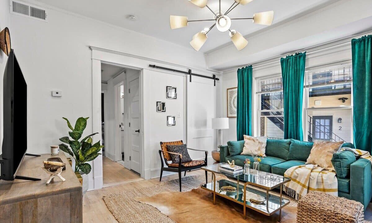 Photo of Livingroom in Candler Park