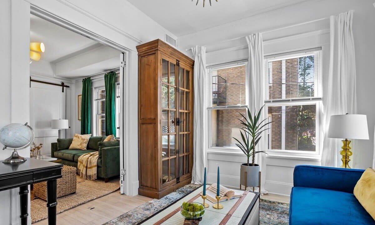 Photo of Livingroom in Candler Park